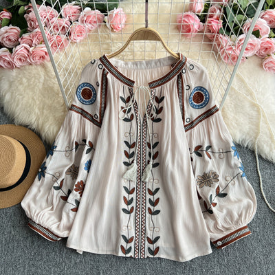 Blusa Elegante con Bordados y Mangas Farol con Cordones