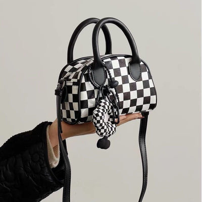 Bolso Pequeño Cuadros con Dije de Flor - Diseño Exclusivo y Moderno