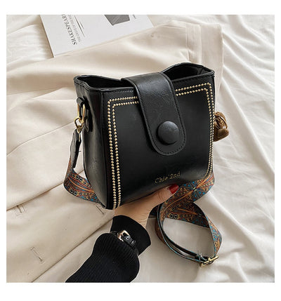 Bolsa Mensajera Retro con Textura Premium - Image 27