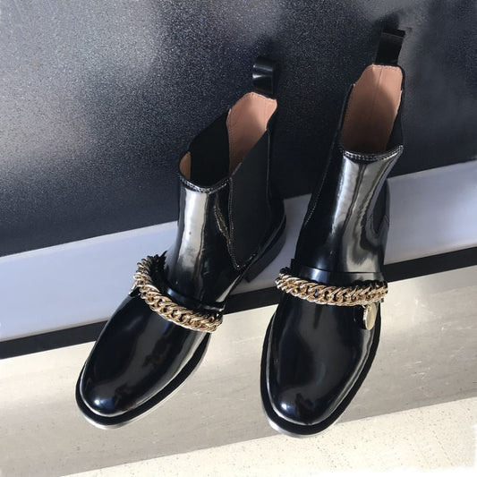 Botas Mujer Tacón Medio con Cadena Metálica y Punta Redonda - Image 2