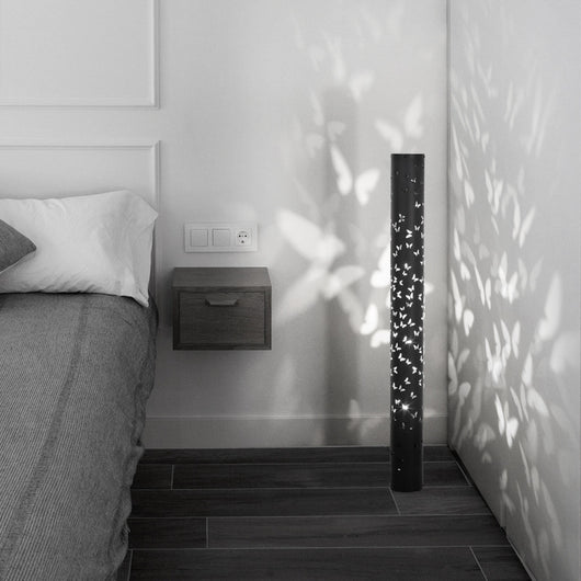 Lámpara Vertical Minimalista para Mesita de Noche con Luz de Ambiente - Image 10
