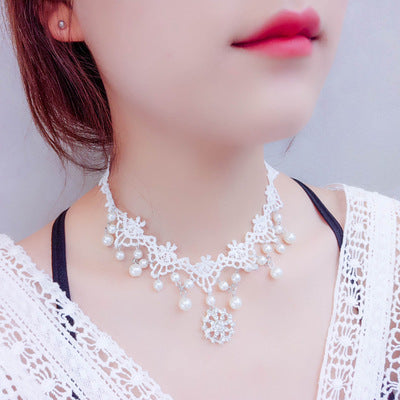 Collar de Encaje Blanco con Piedras Preciosas para Mujer