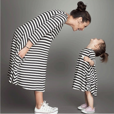 Vestidos a Juego Mamá e Hija con Rayas - Conjunto Familiar Coordinado - Image 8