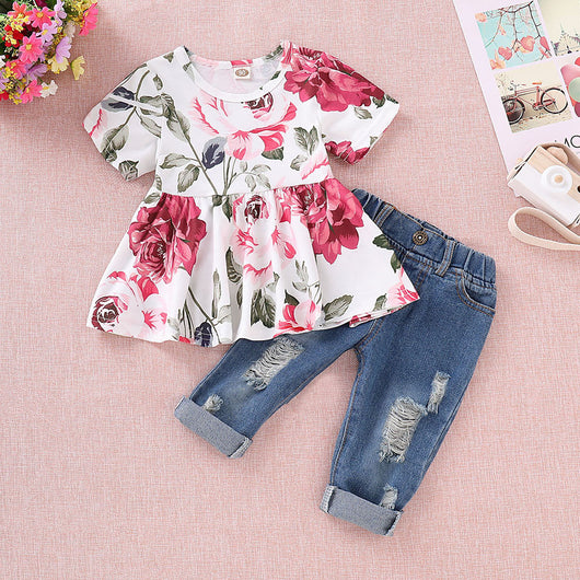 Conjunto de Dos Piezas: Top Floral y Pantalón Denim Rotos
