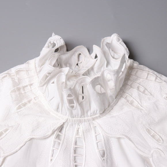 Camisa con Cuello de Pie y Detalles Recortados
