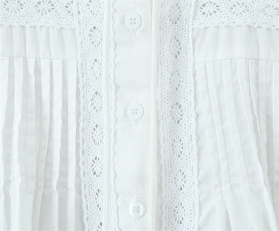 Blusa Elegante de Encaje Francés Confeccionada a Mano con Pliegues y Parches - Image 10