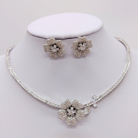 Conjunto de Collar y Aretes Camelia con Circonita - Image 11