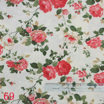 Tela Estampada Poliéster Flores Rojas y Hojas Verdes sobre Base Beige - Image 7