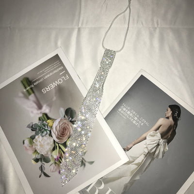 Blusa Elegante con Corbatín de Strass Brillante para Mujer - Image 4