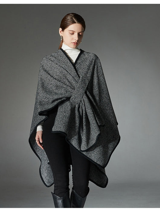 Chal Elegante Negro con Hebilla y Rayas - Image 15