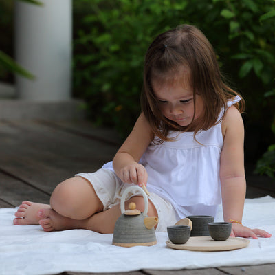 Juego de Té Clásico para Casa de Muñecas - Image 4