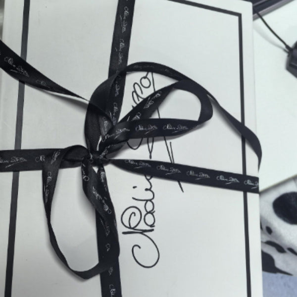 Caja de Empaque con Cinta de Seda