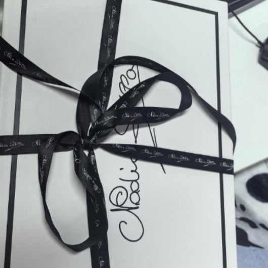 Caja de Empaque con Cinta de Seda