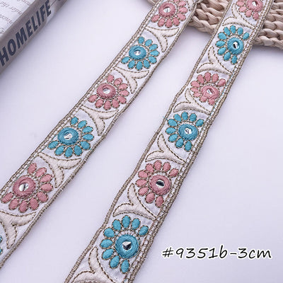 Prendas Étnicas con Encaje Bordado Decorativo - Image 4