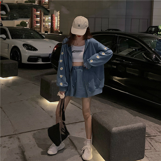 Conjunto Deportivo y Casual con Bordado de Margaritas - Image 9