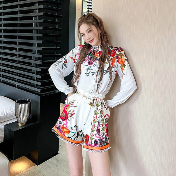 Shorts Talle Alto Pierna Ancha con Blusa de Mangas Estampadas