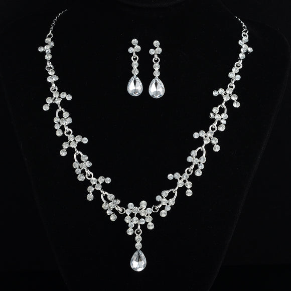 Conjunto de Joyas Nupciales: Collar y Aretes de Diseño Elegante