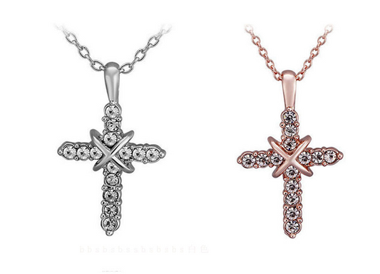 Cadena de Clavícula con Cruz de Jesús Tachonada
