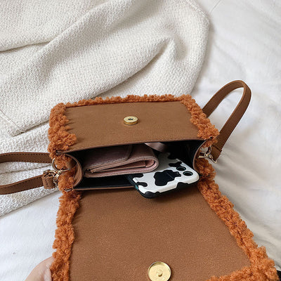 Bolso Bandolera de Peluche con Costura de Piel - Diseño Asimétrico - Image 9