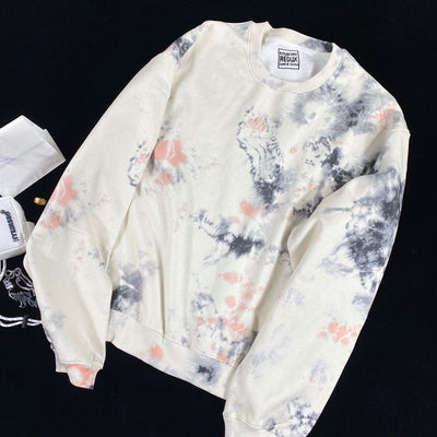 Suéter para parejas con estampado tie-dye y huesos - Image 8