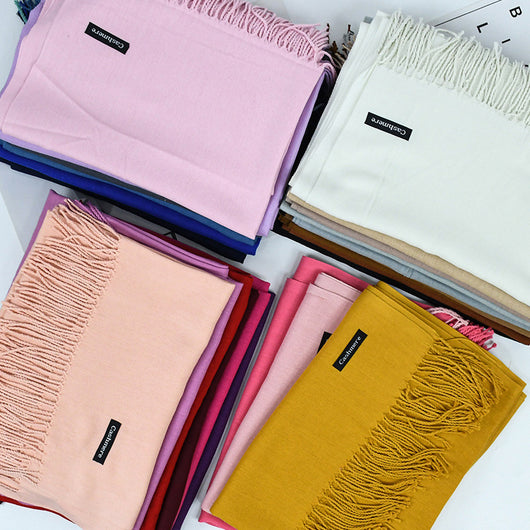 Bufanda Ligera de Color Liso con Flecos Elegantes - Image 2