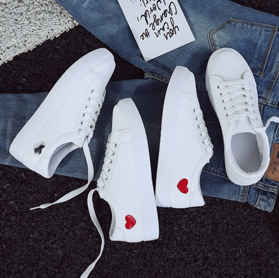 Zapatillas Deportivas de Cuero PU para Mujer con Detalles de Corazón
