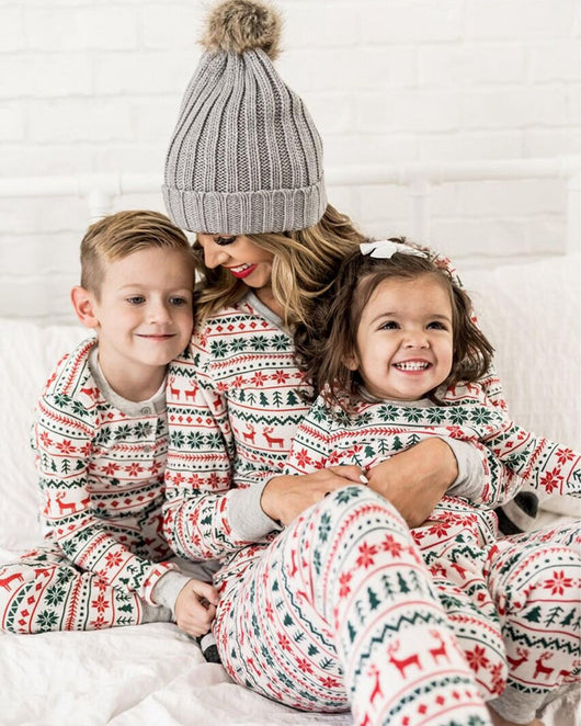 Prendas Navideñas Estampadas para Toda la Familia - Image 2