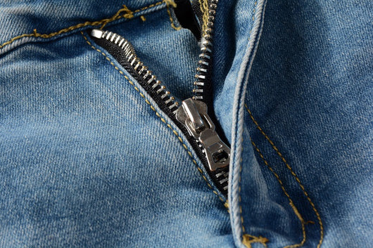 Jeans Slim Fit con Parches de Pliegues Modernos - Image 3