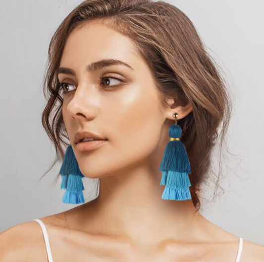 Aretes de Borlas de Algodón con Degradado Tricolor - Image 2