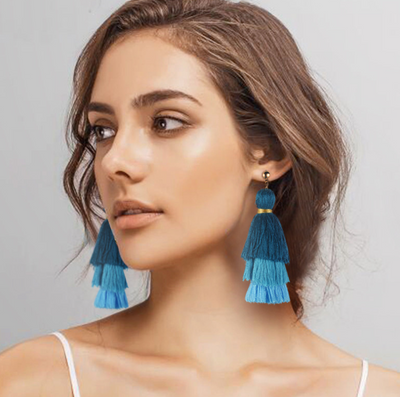 Aretes de Borlas de Algodón con Degradado Tricolor - Image 2
