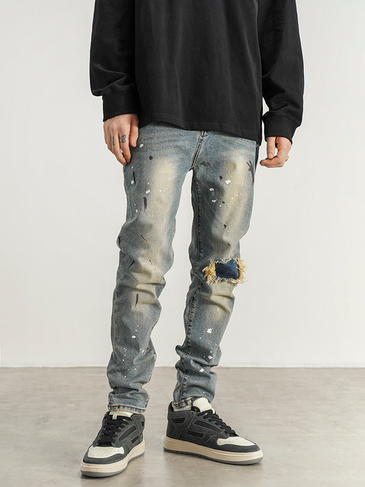 Jeans Slim Fit con Detalles de Tinta Salpicada y Parches Rotos