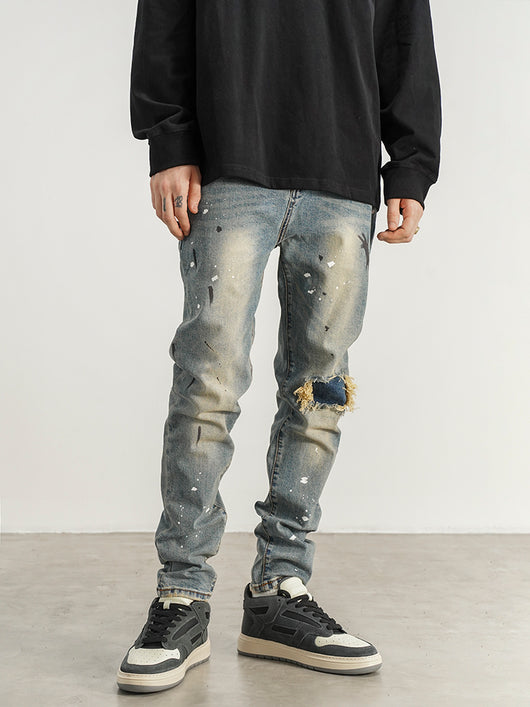 Jeans Slim Fit con Detalles de Tinta Salpicada y Parches Rotos