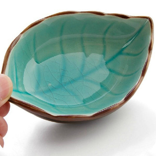 Plato Pequeño de Cerámica con Diseño de Hoja para Salsas y Condimentos - Image 5