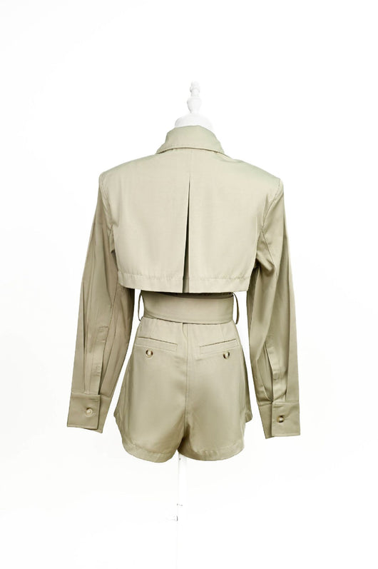 Short Estilo Trench Coat Clásico Británico Cintura Ajustada Caqui Claro - Image 7