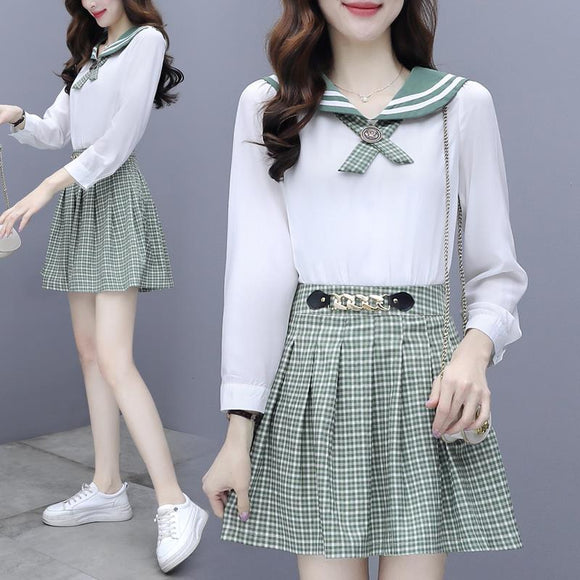 Conjunto Dos Piezas: Blusa Navy con Cuello y Falda Plisada a Cuadros