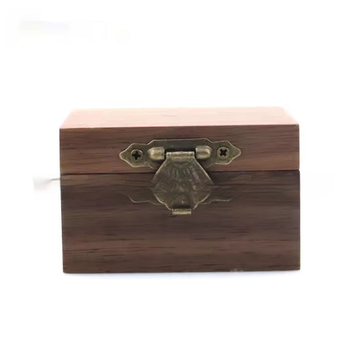 Caja de Anillo de Compromiso en Madera de Nogal - Image 4