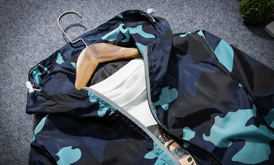 Chaqueta Camuflaje Hombre con Capucha y Cremallera Luminosa - Abrigo Casual de Primavera - Image 5