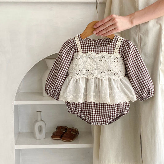 Enterizo Elegante para Bebé Niña con Encaje y Falda Triangular