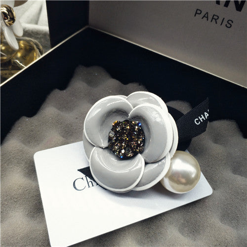 Adorno Camellia con Perlas y Cristales Brillantes - Image 10