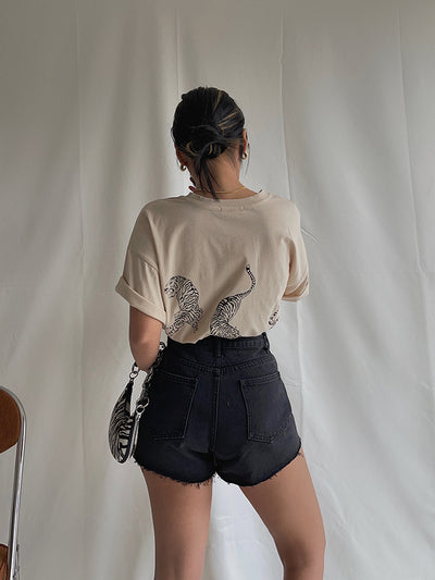 Camiseta Retro Tres Tigres Estampado Frente y Espalda para Mujer - Image 8