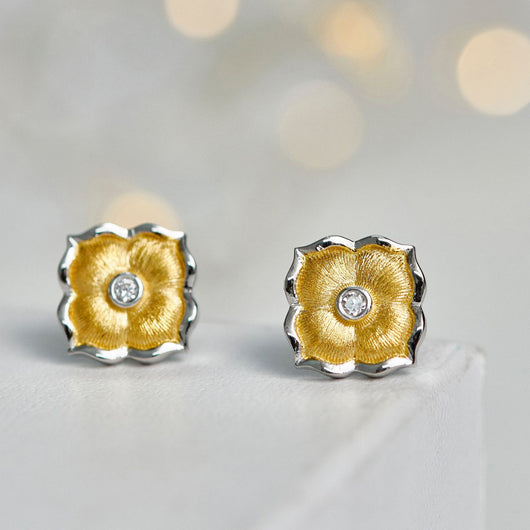 Aretes Floreados Bicolor con Acabado Satinado - Image 9