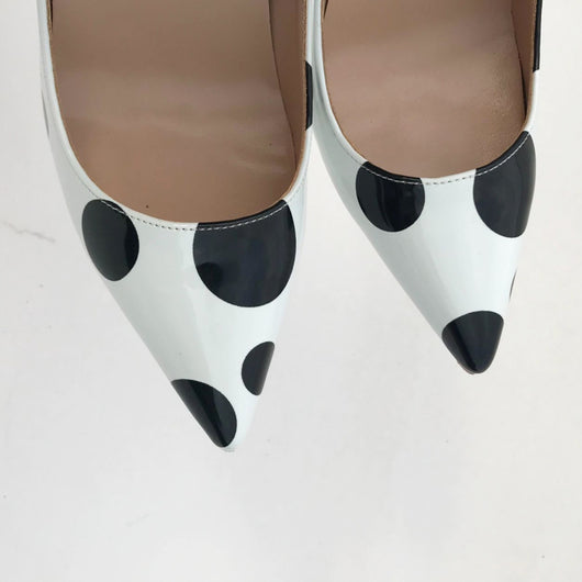 Tacones Altos con Diseño Geométrico Blanco y Negro - Puntos y Ondas - Image 8
