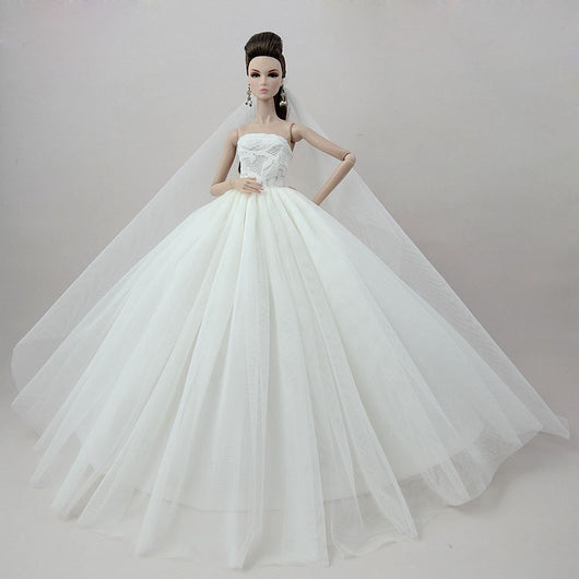 Vestido de Novia con Falda Voluminosa y Velo - Image 25