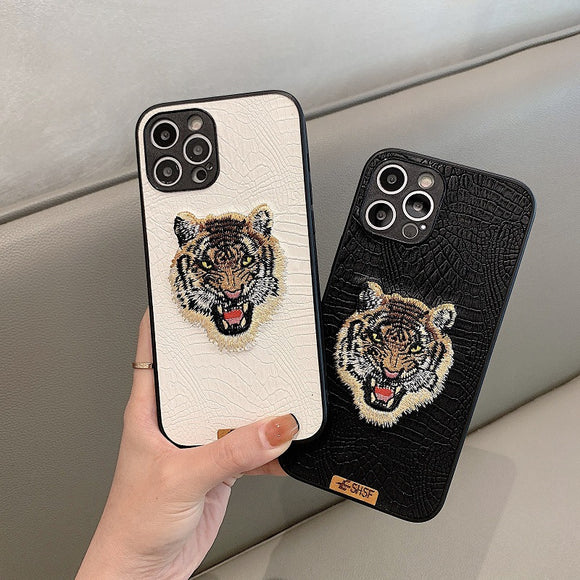 Funda para Teléfono de Cuero con Cabeza de Tigre Bordada