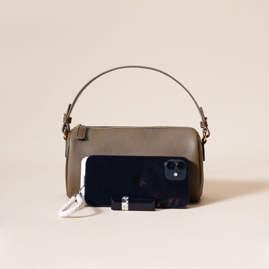 Bolso Axilar de Cuero Genuino con Textura Minimalista - Image 25