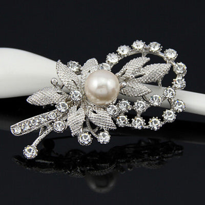 Broche Floral con Perlas y Cristales Brillantes - Image 4