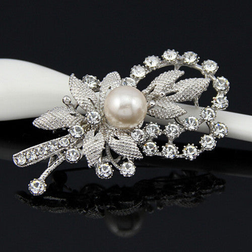 Broche Floral con Perlas y Cristales Brillantes - Image 4