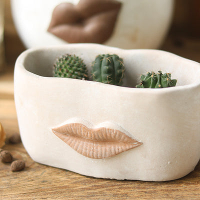 Maceta de Cemento Abstracta con Labios Grandes - Arte Decorativo Moderno - Image 10