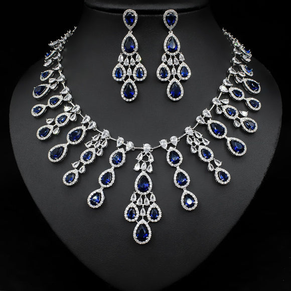Conjunto de Collar y Aretes de Circón con Efecto Gota de Agua Iridiscente