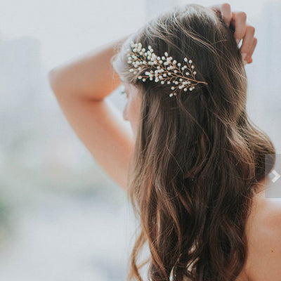 Peine de Perlas Hecho a Mano para Novia - Tocado con Hojas para Sesión de Bodas - Image 3